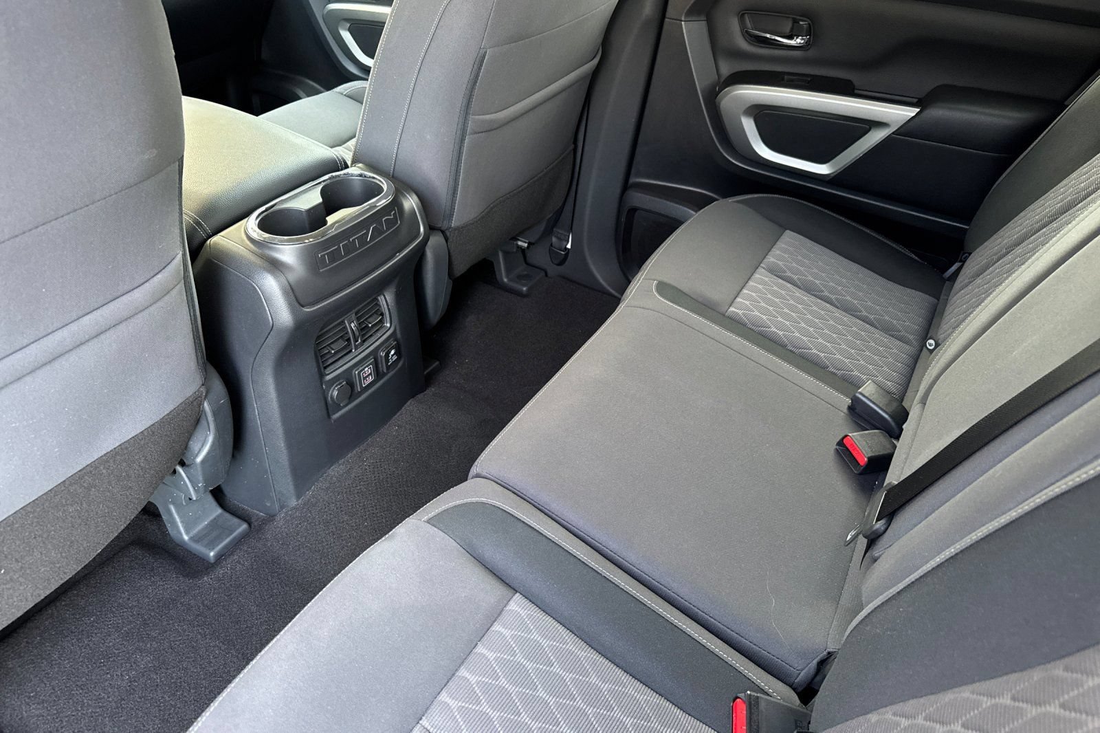Used 2024 Nissan Titan SV w/ SV Convenience Package RWD image 9