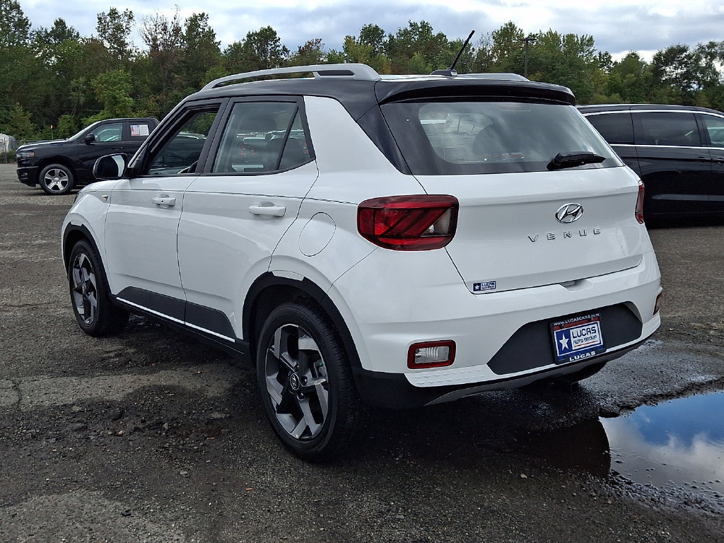 Used 2026 Hyundai Venue SEL FWD image 8