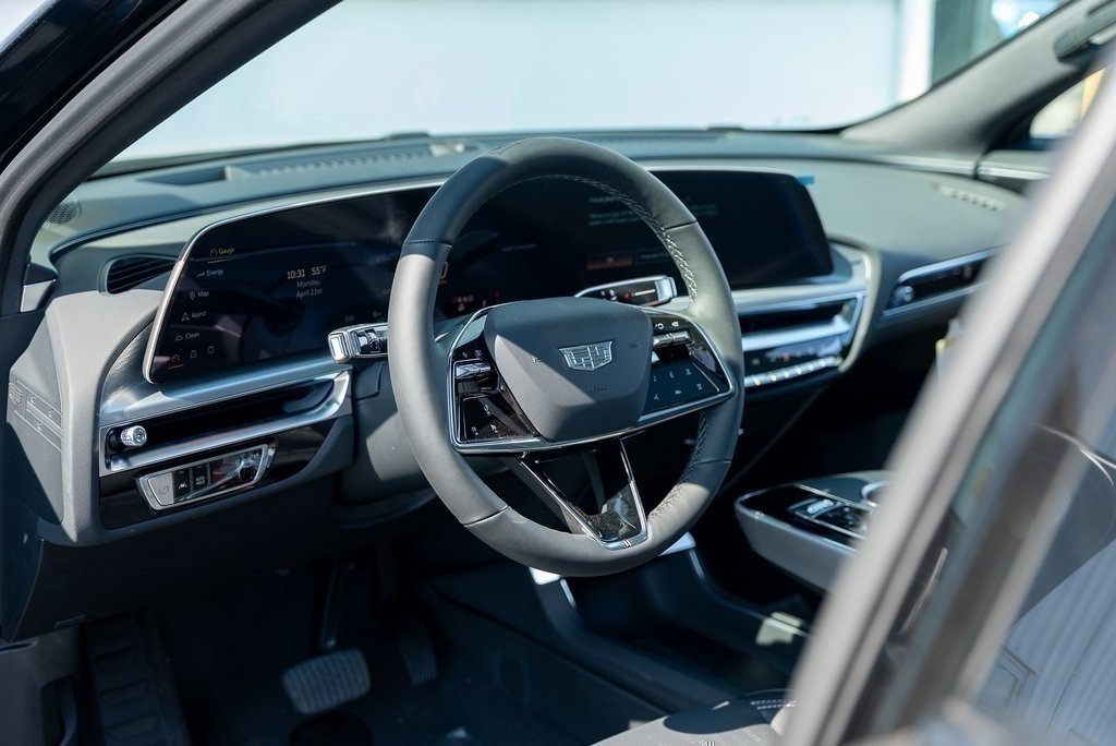 New 2025 Cadillac Lyriq Luxury image 15