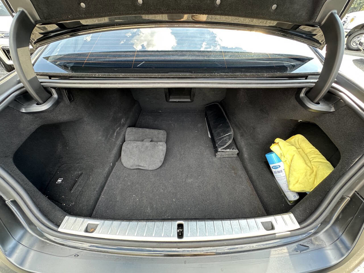 Used 2020 BMW M760i xDrive image 57