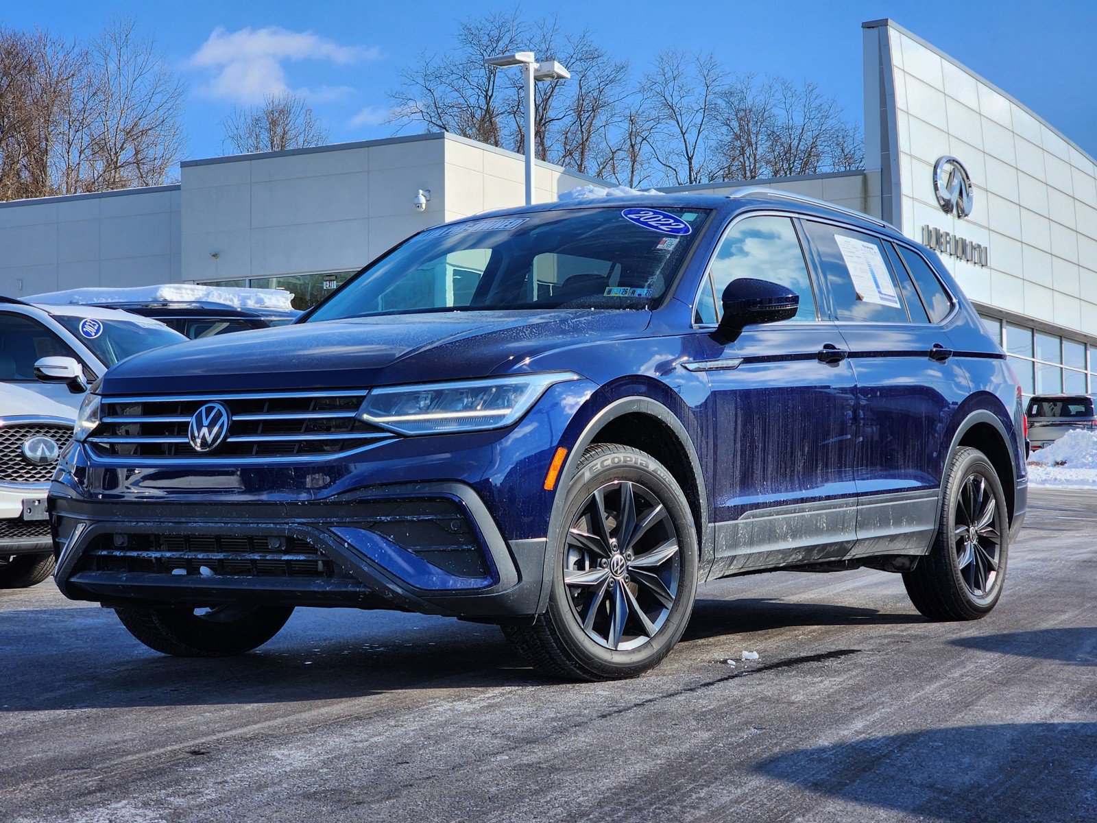 Used 2022 Volkswagen Tiguan SE image 1