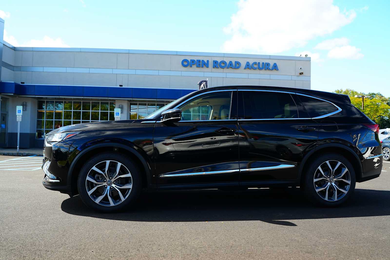 Used 2024 Acura MDX w/ Technology Package AWD/4WD image 4