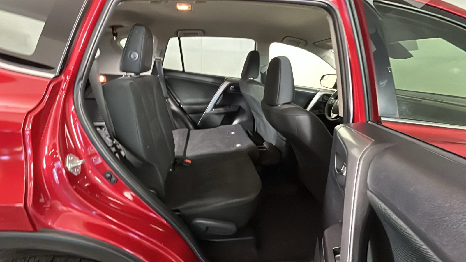 Used 2017 Toyota RAV4 LE AWD/4WD image 28