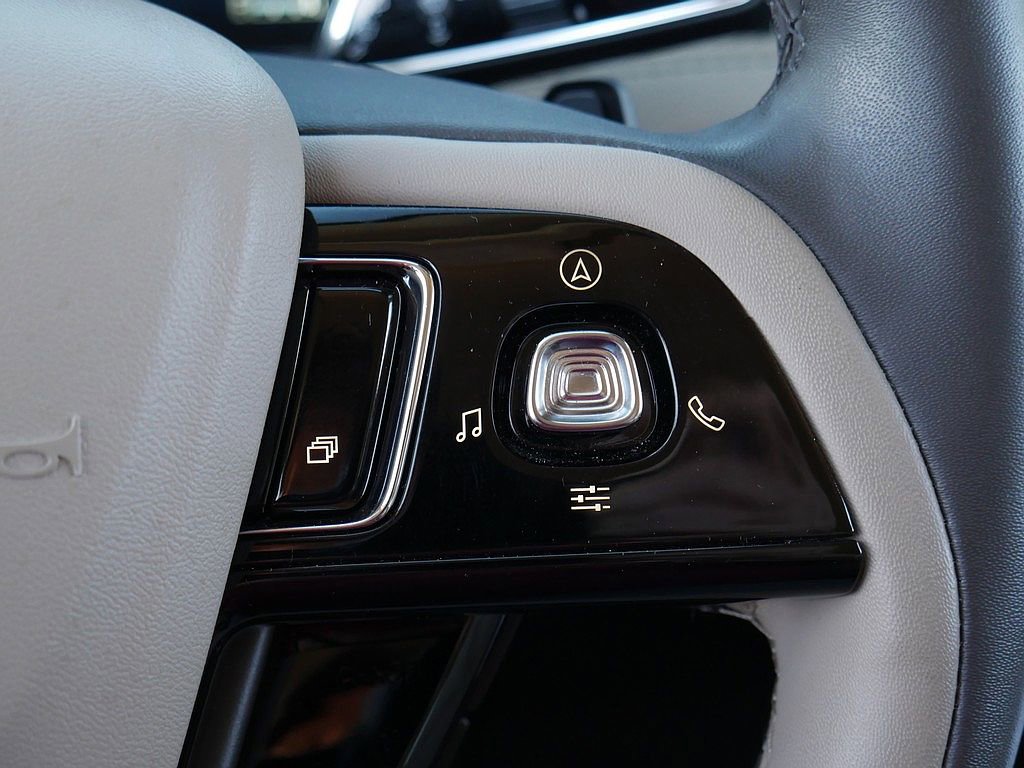 Used 2023 Lincoln Corsair AWD w/ Rear Removable Package Tray image 31