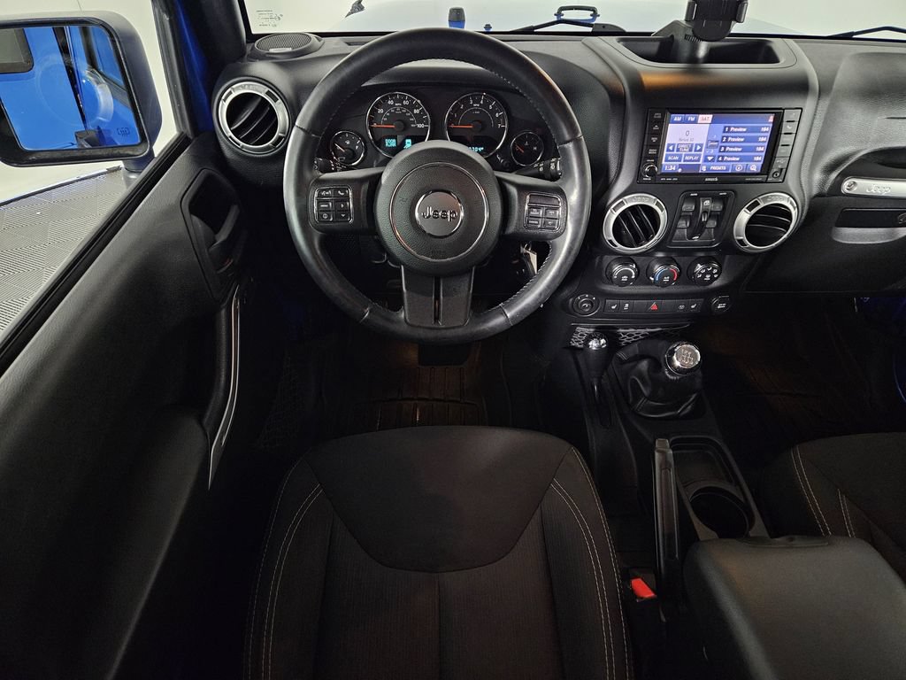 Used 2015 Jeep Wrangler Unlimited Sahara w/ Dual Top Group AWD/4WD image 8