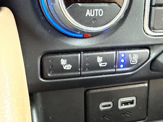 Used 2023 Chevrolet Suburban Premier w/ Advanced Technology Package AWD/4WD image 31