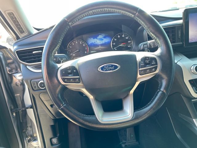 Used 2020 Ford Explorer XLT w/ Equipment Group 202A AWD/4WD image 17