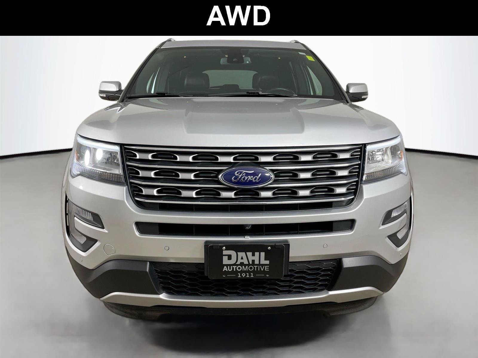 Used 2017 Ford Explorer Limited w/ Equipment Group 301A AWD/4WD image 3