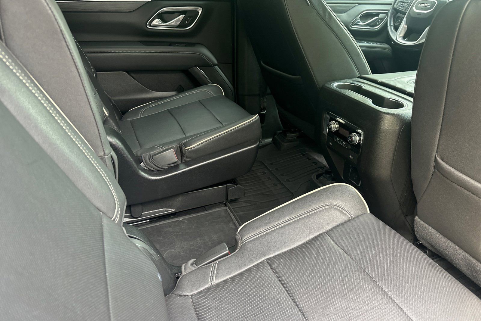 Used 2023 GMC Yukon SLT image 19