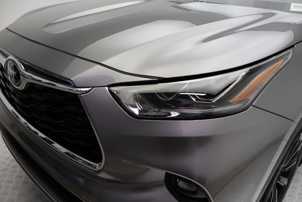 Certified 2025 Toyota Highlander Platinum AWD/4WD image 3