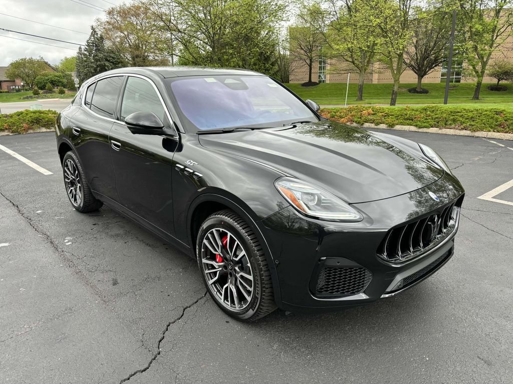 New 2024 Maserati Grecale GT