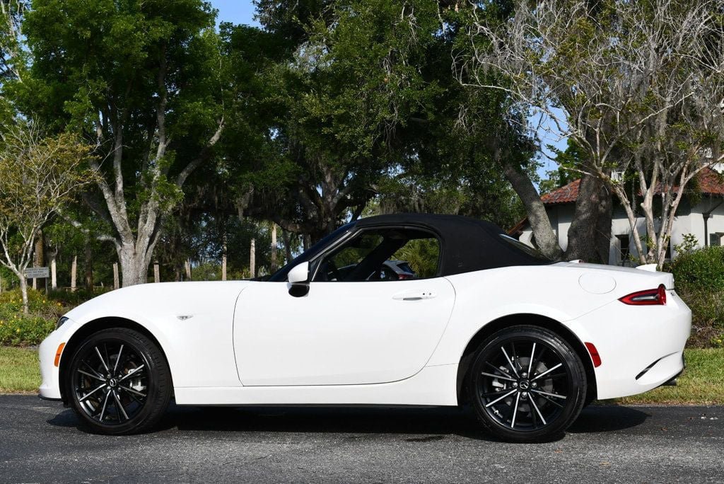 Used 2024 MAZDA MX-5 Miata Grand Touring RWD image 4