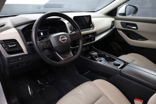 Used 2025 Nissan Rogue SV image 10