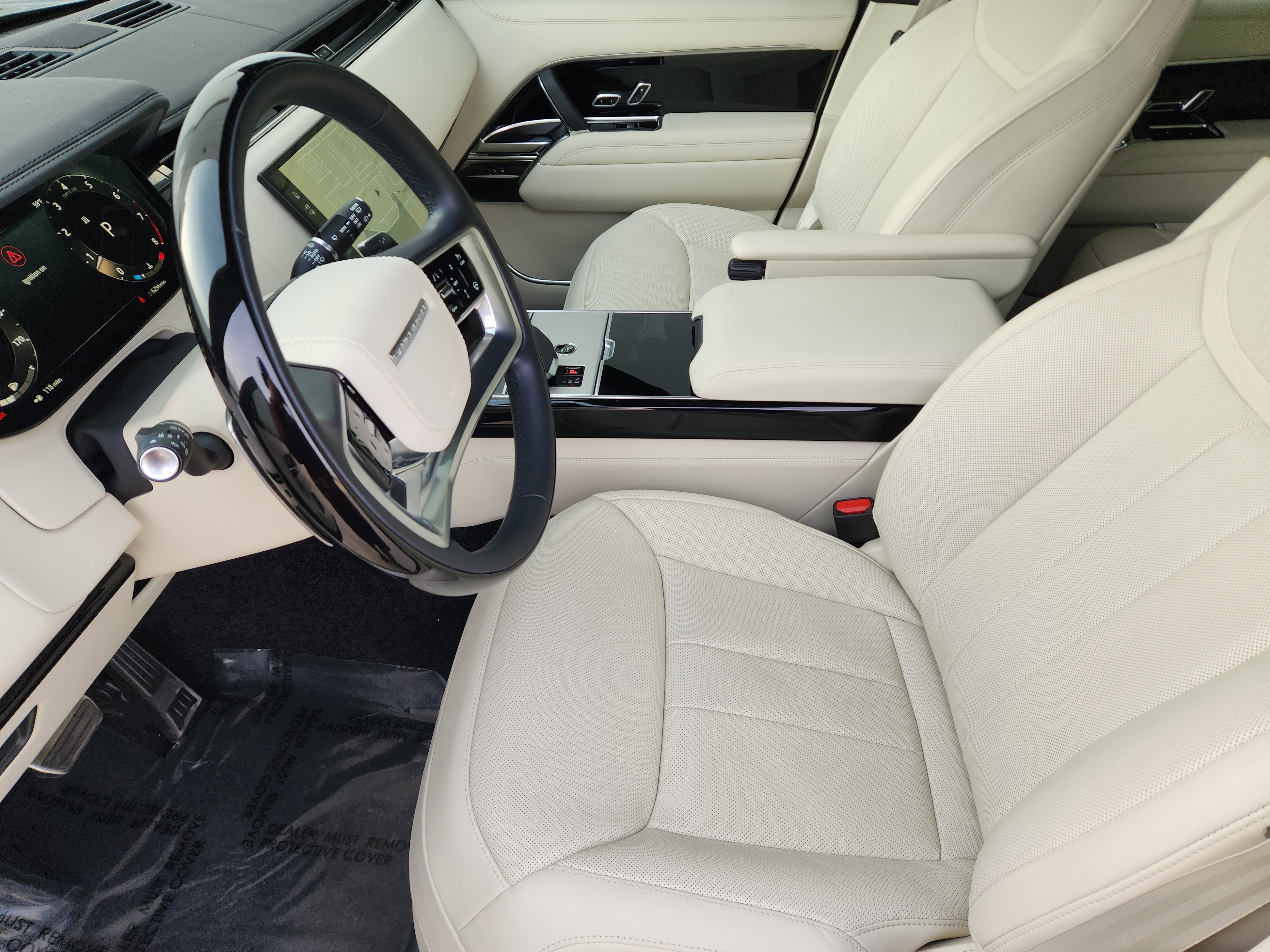 Certified 2025 Land Rover Range Rover SE image 8