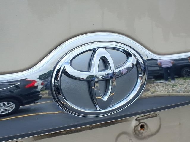 Used 2012 Toyota Camry XLE FWD image 29