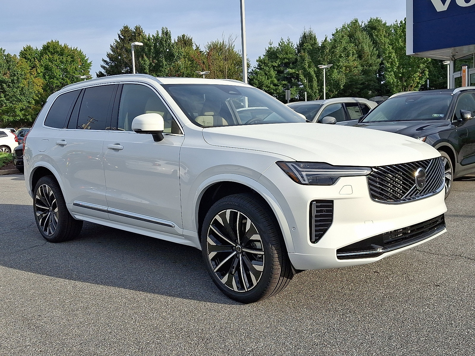 New 2026 Volvo XC90 B6 Plus image 1