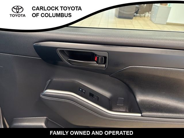 Used 2023 Toyota Highlander LE image 22