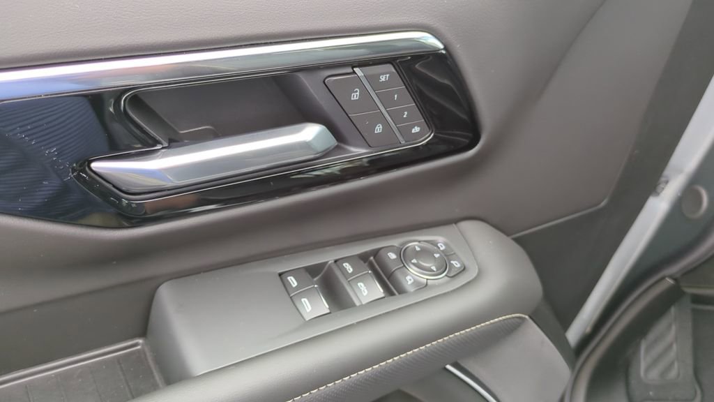 New 2026 Chevrolet Suburban Premier image 12