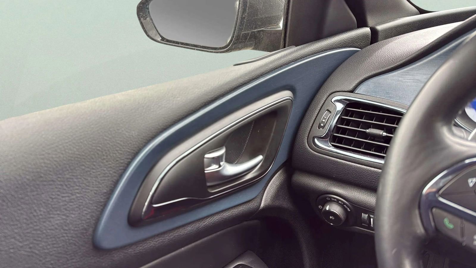 Used 2015 Chrysler 200 S w/ Navigation & Sound Group I image 22