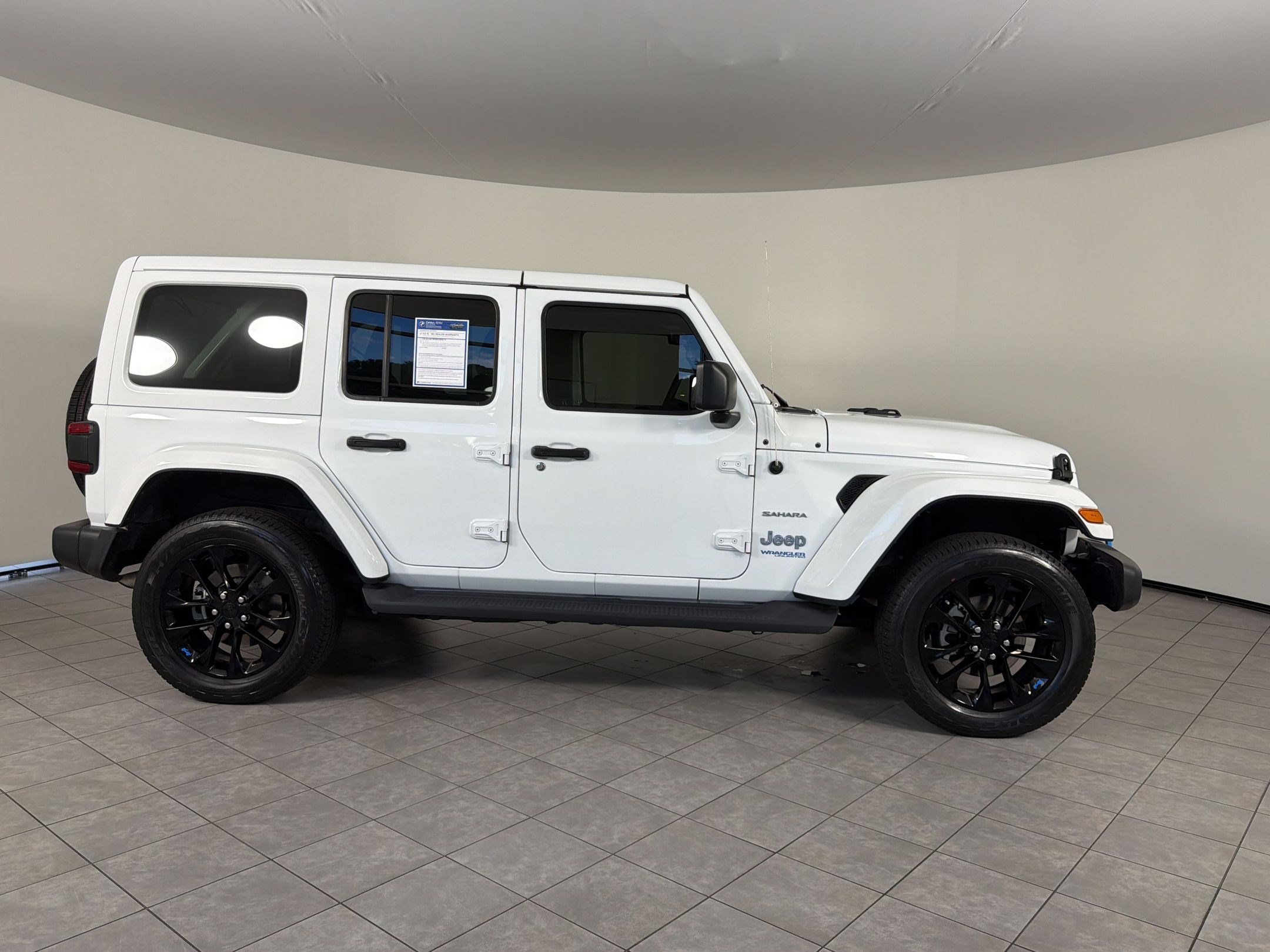 Used 2022 Jeep Wrangler Unlimited Sahara AWD/4WD image 8