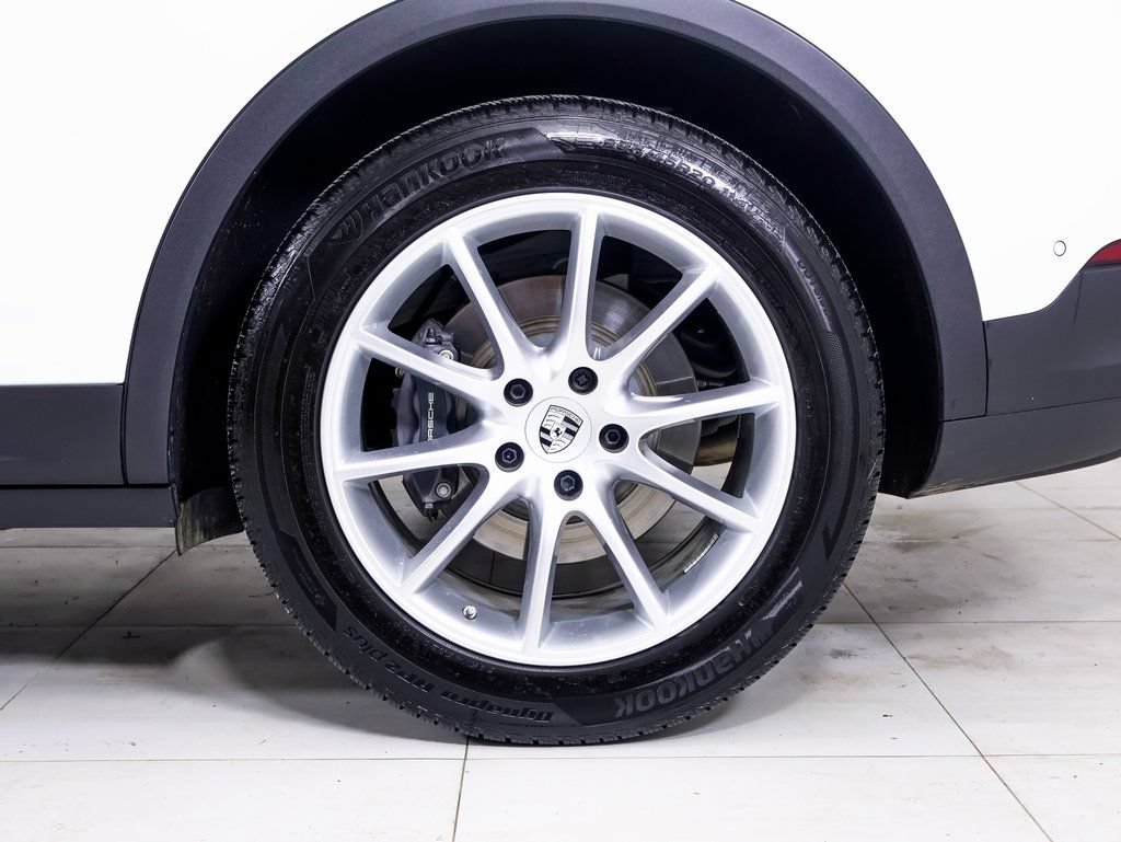 Certified 2025 Porsche Cayenne AWD/4WD image 23