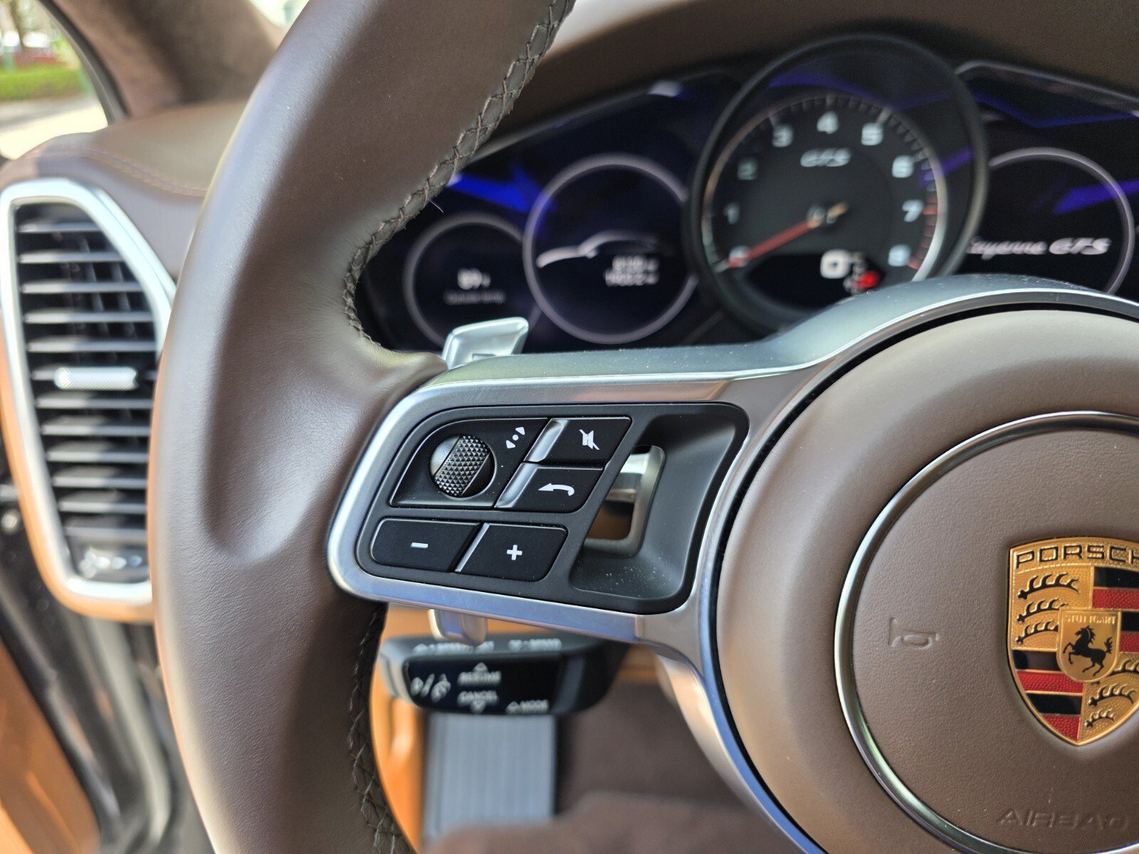 Used 2023 Porsche Cayenne GTS AWD/4WD image 18