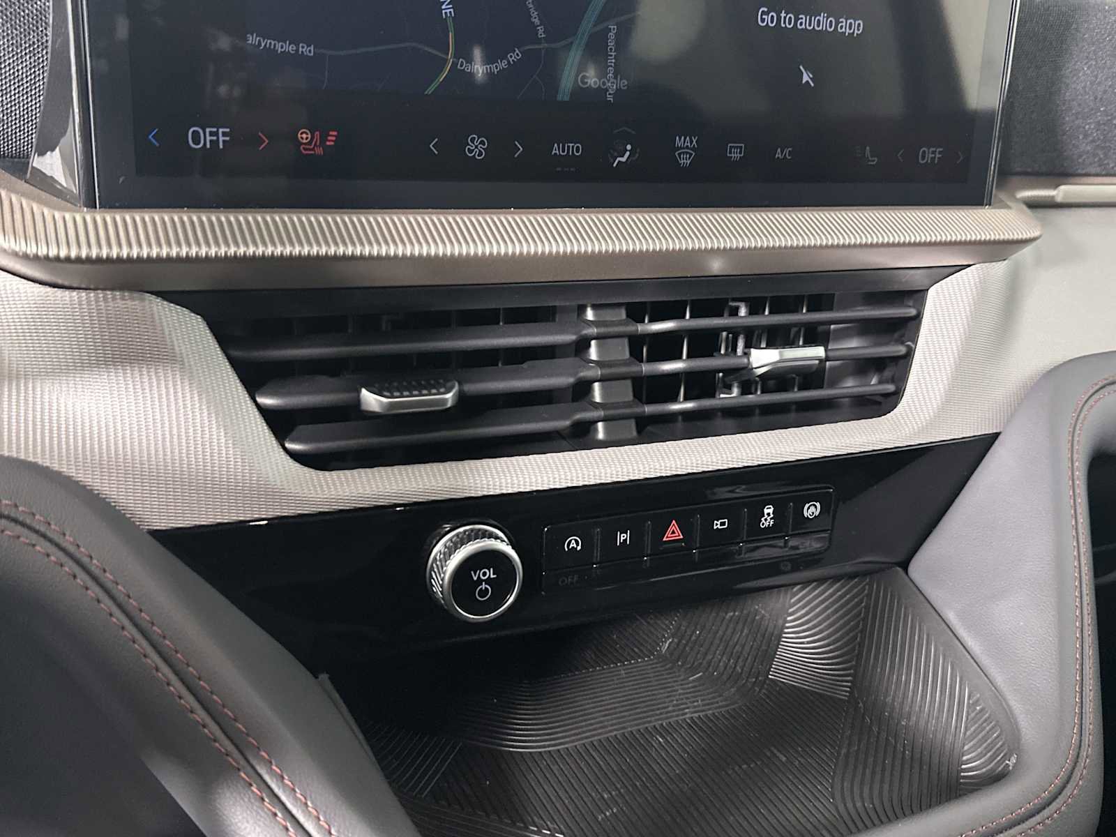 New 2025 Ford Explorer Active w/ Active Comfort Package image 24