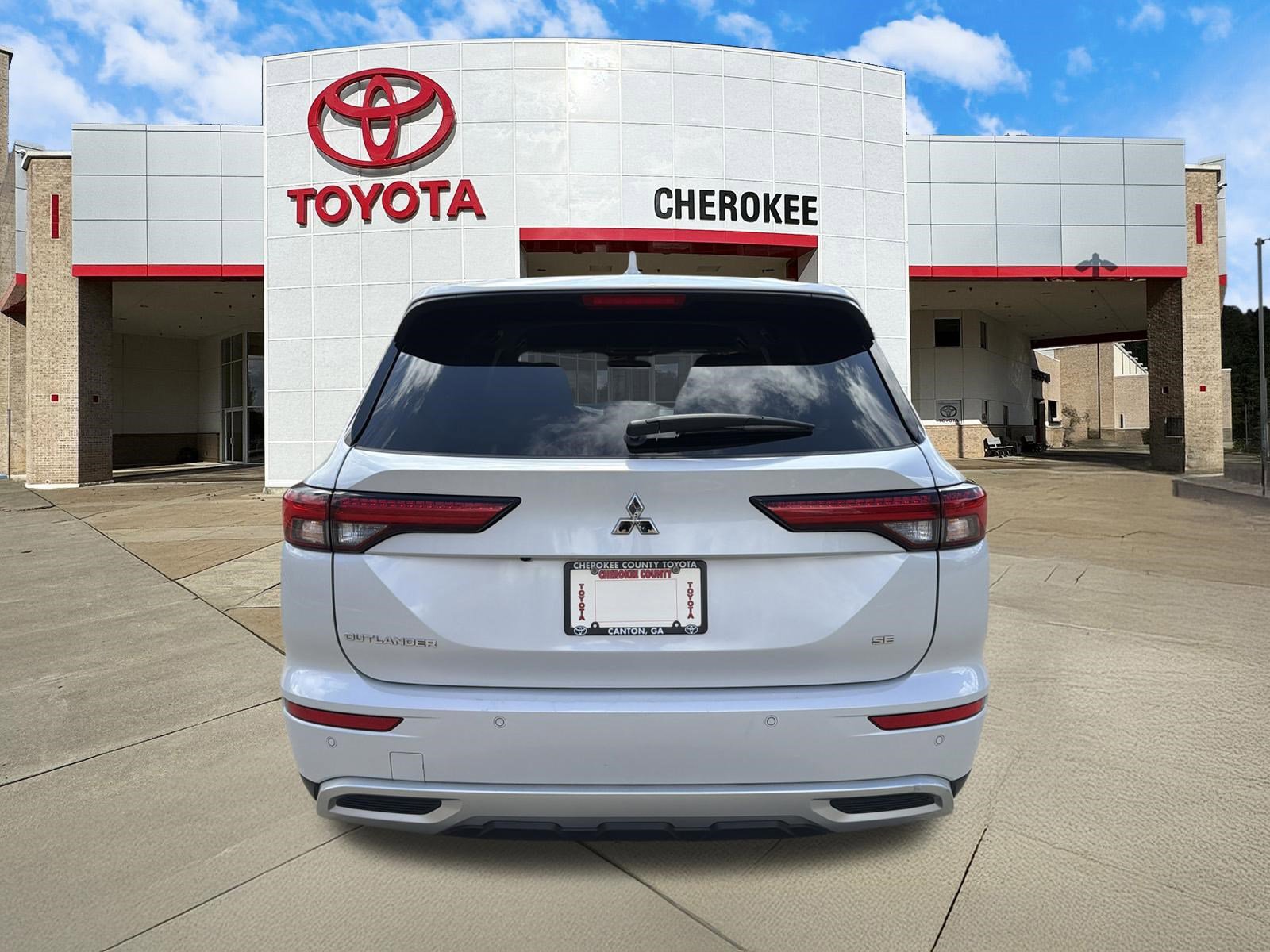 Used 2024 Mitsubishi Outlander SE image 6