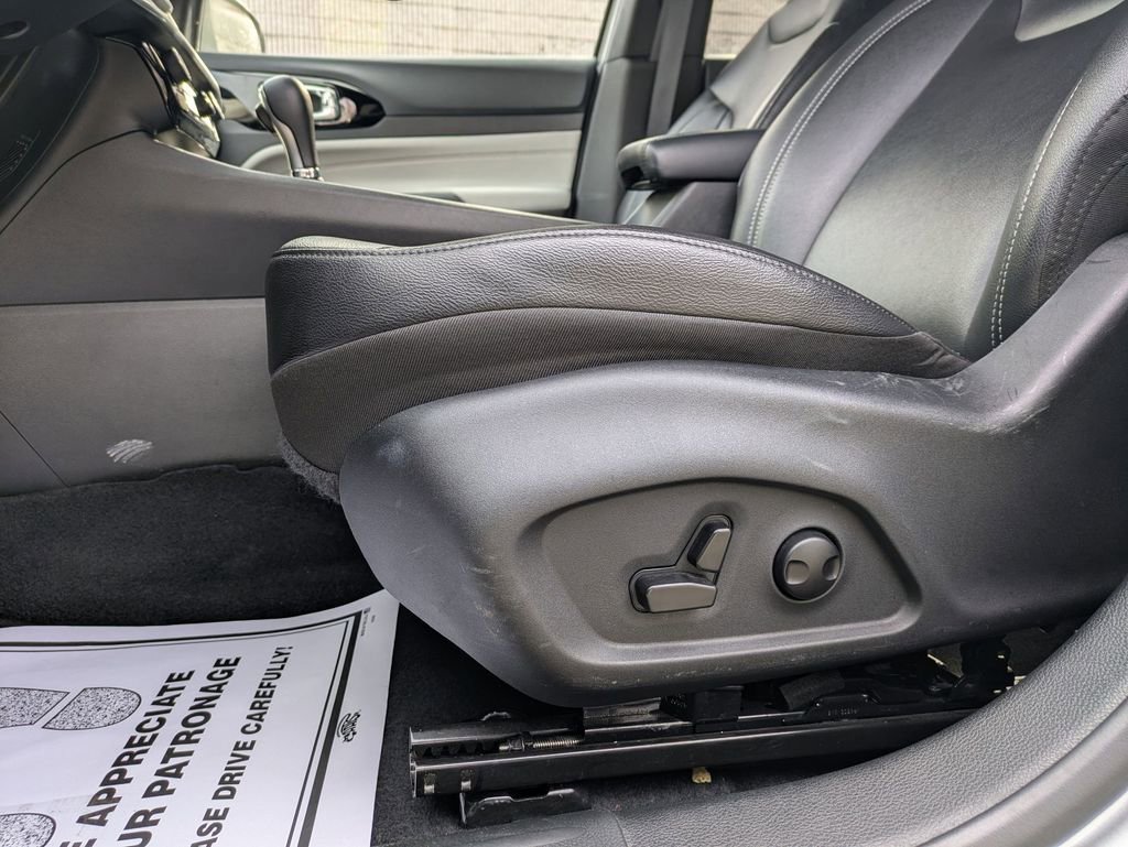 Used 2025 Jeep Compass Limited image 15