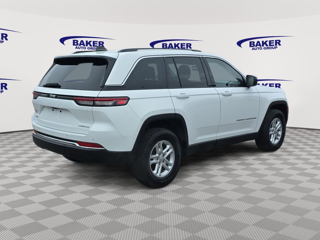 Used 2023 Jeep Grand Cherokee Laredo image 3