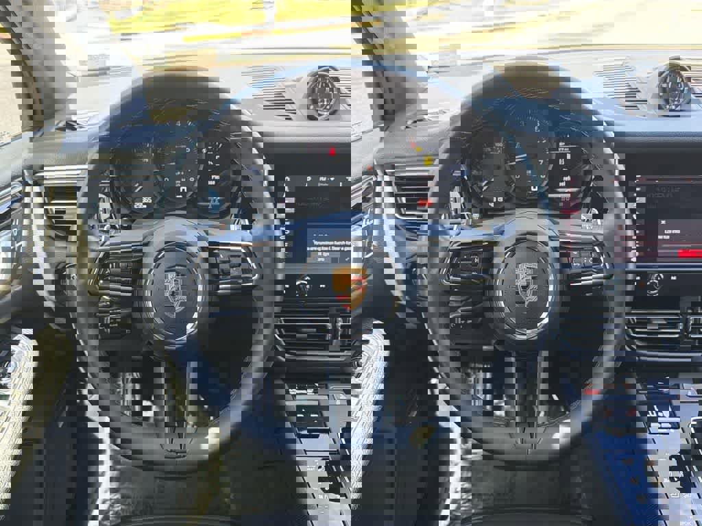 Used 2022 Porsche Macan image 13