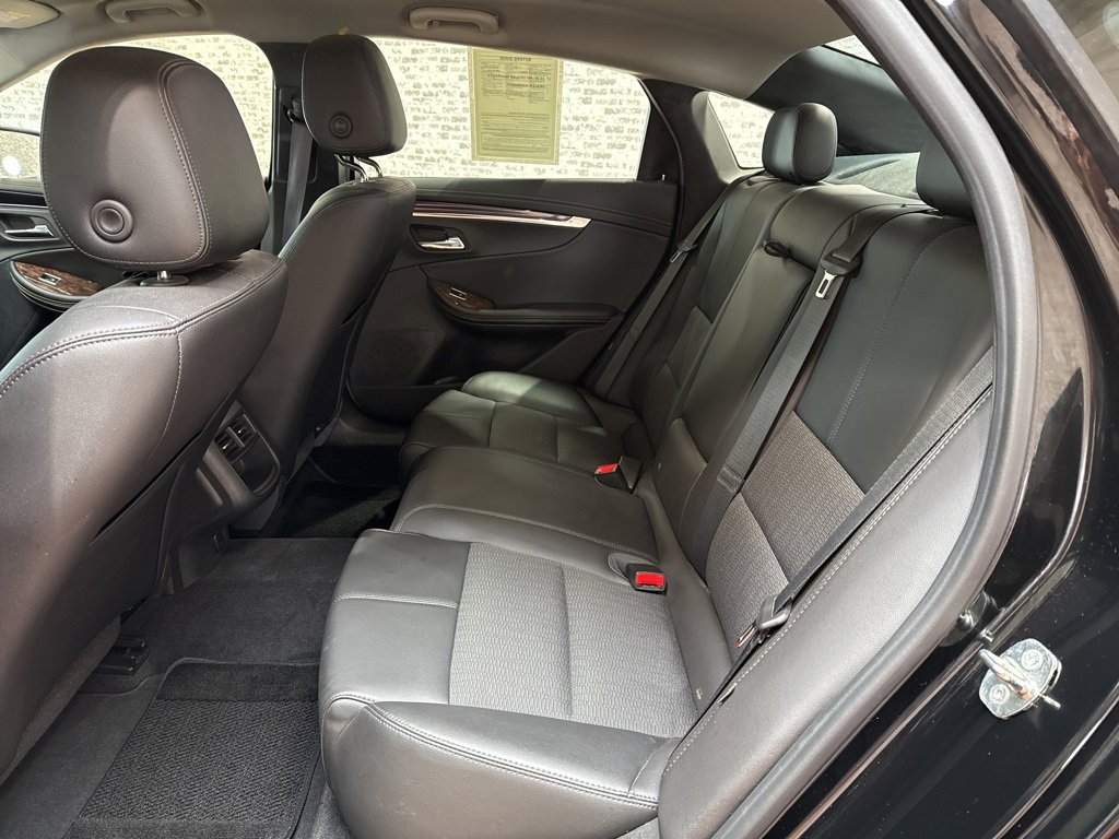 Used 2015 Chevrolet Impala LT w/ Convenience Package image 14