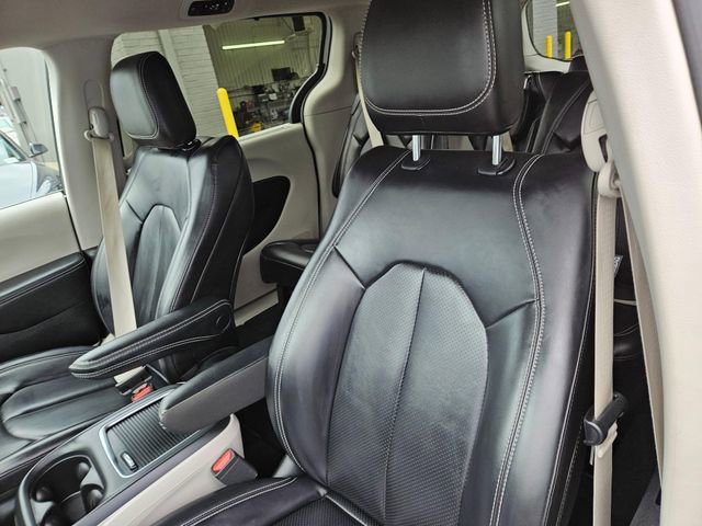 Used 2023 Chrysler Pacifica Touring-L FWD image 20