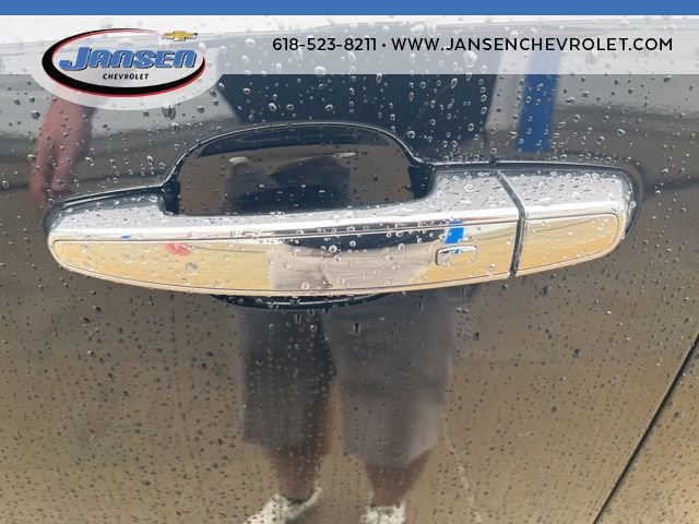 Used 2023 Chevrolet Traverse Premier FWD image 9