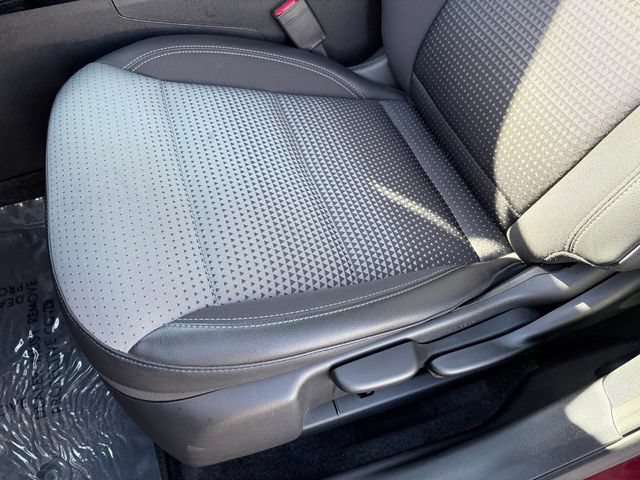 Used 2025 Chevrolet Trax LT FWD image 11
