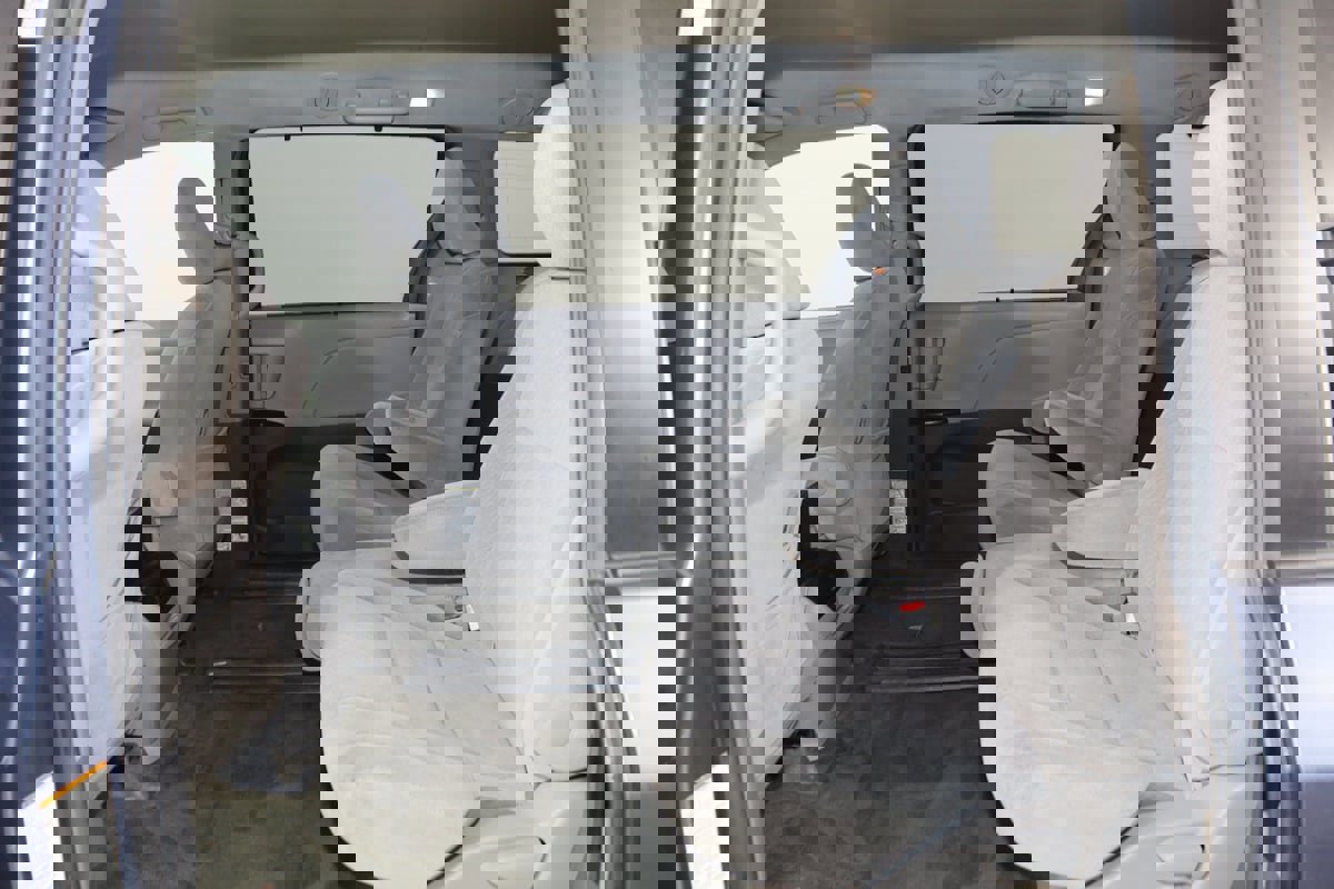 Used 2016 Toyota Sienna LE image 43