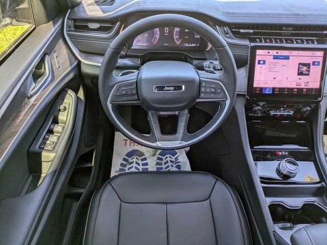 New 2025 Jeep Grand Cherokee Limited w/ Black Appearance Package image 14