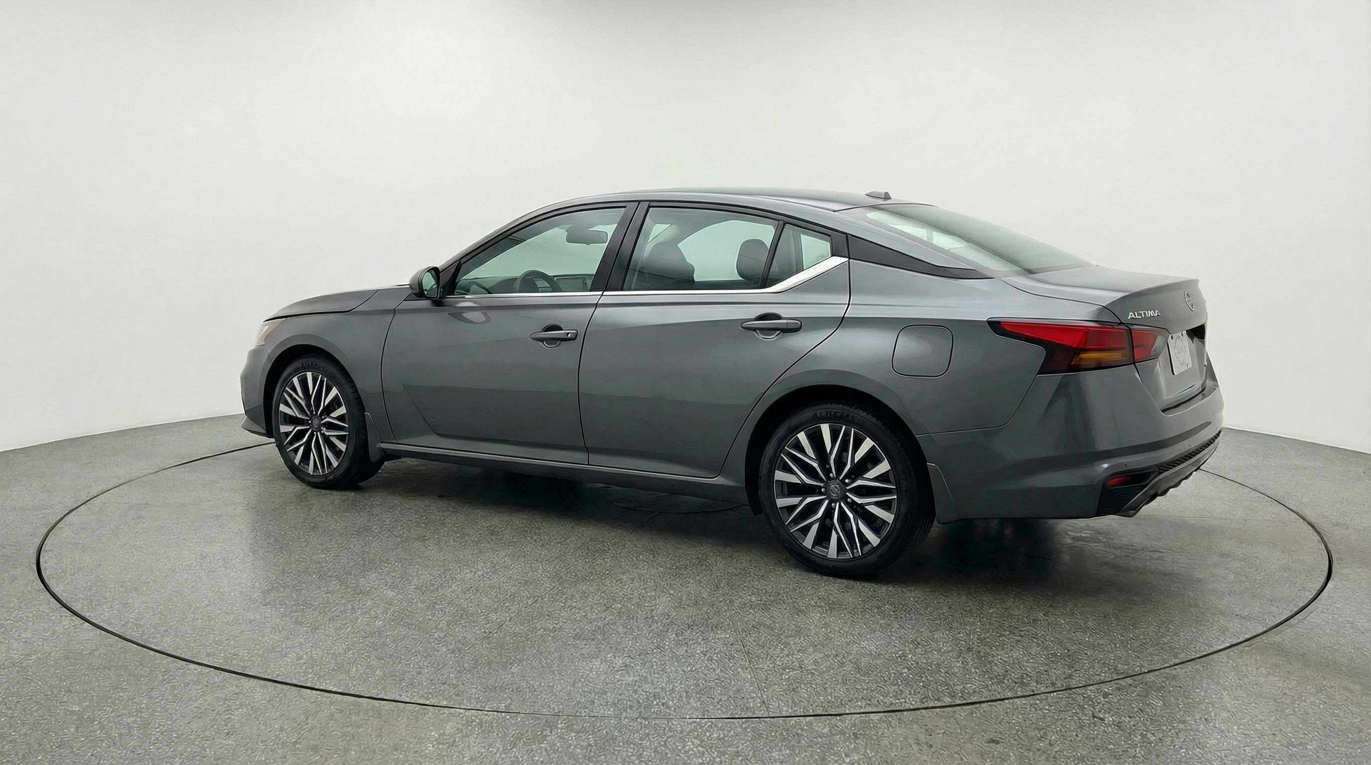 Used 2025 Nissan Altima 2.5 SV image 6