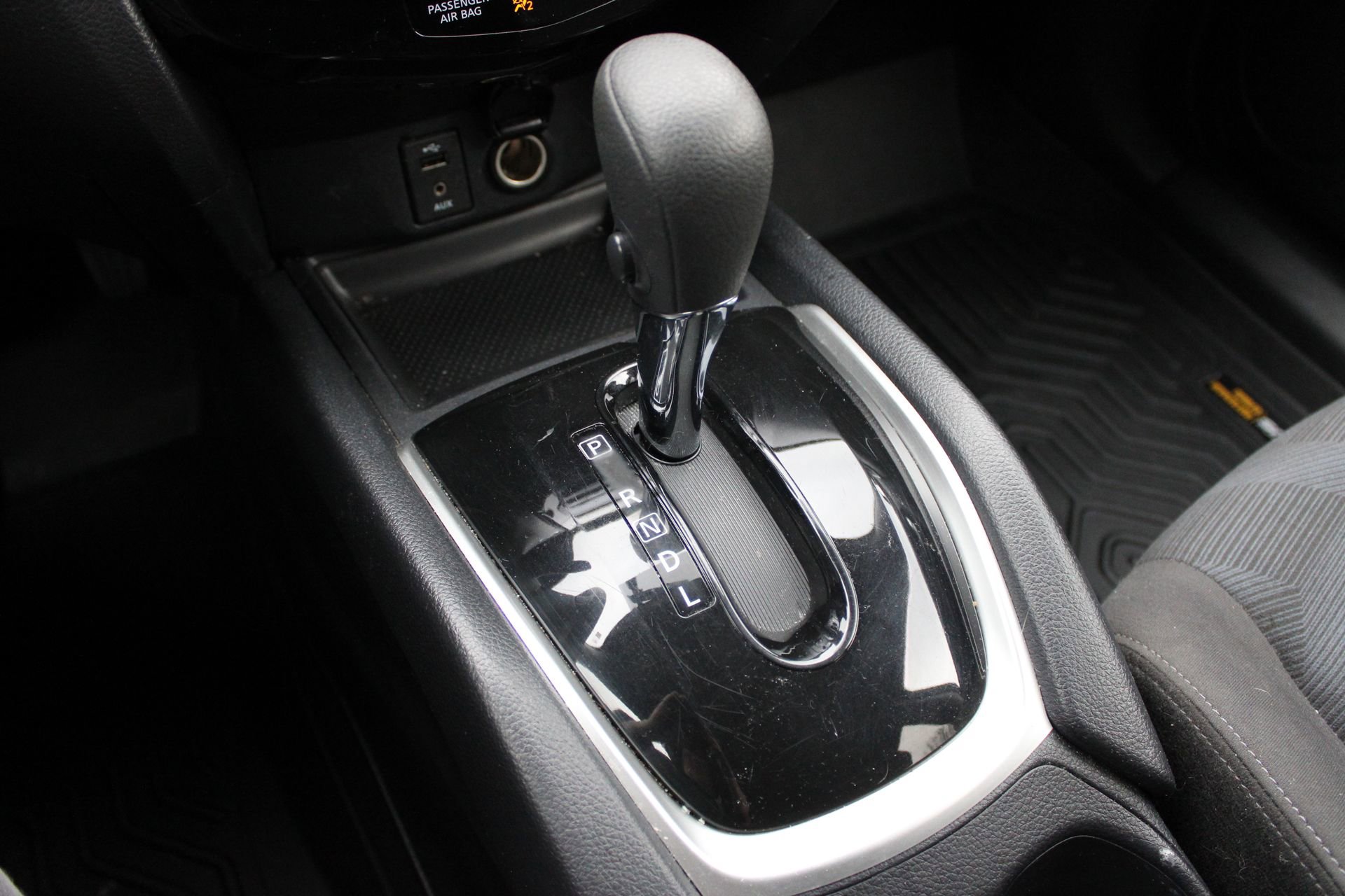 Used 2016 Nissan Rogue SV image 41