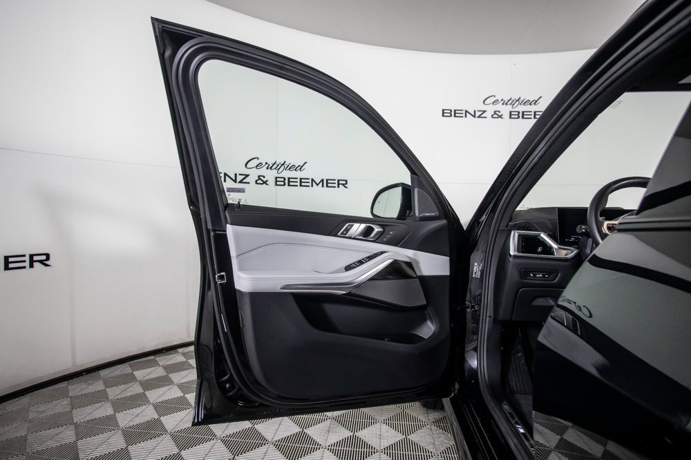 Used 2026 BMW X5 sDrive40i w/ M Sport Package image 17