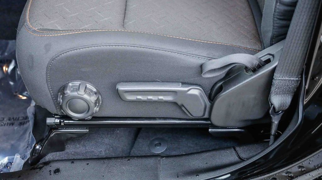 Used 2025 Jeep Gladiator Mojave AWD/4WD image 26
