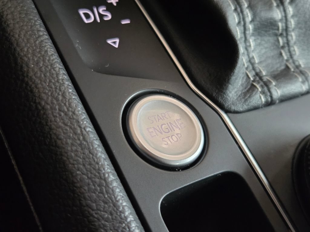 Used 2023 Volkswagen Atlas Cross Sport SEL AWD/4WD image 9