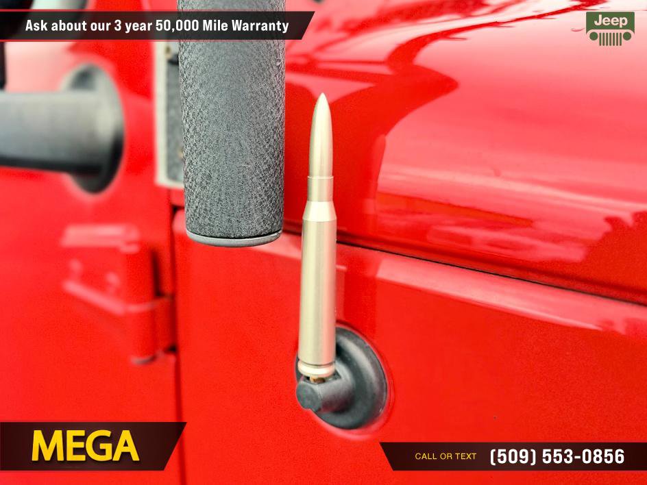 Used 2016 Jeep Wrangler Unlimited Sahara w/ Connectivity Group AWD/4WD image 29