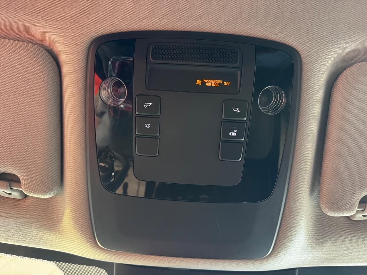 Used 2023 Kia Carnival LX FWD image 27