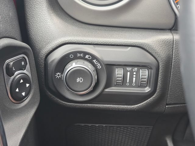 Used 2021 Jeep Wrangler Unlimited Sport AWD/4WD image 31