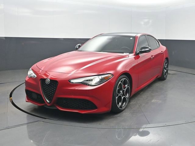 Used 2023 Alfa Romeo Giulia Veloce RWD image 1
