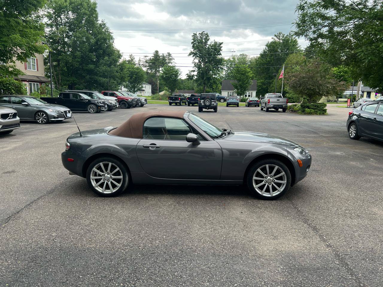 Used 2006 MAZDA MX-5 Miata Grand Touring RWD image 6