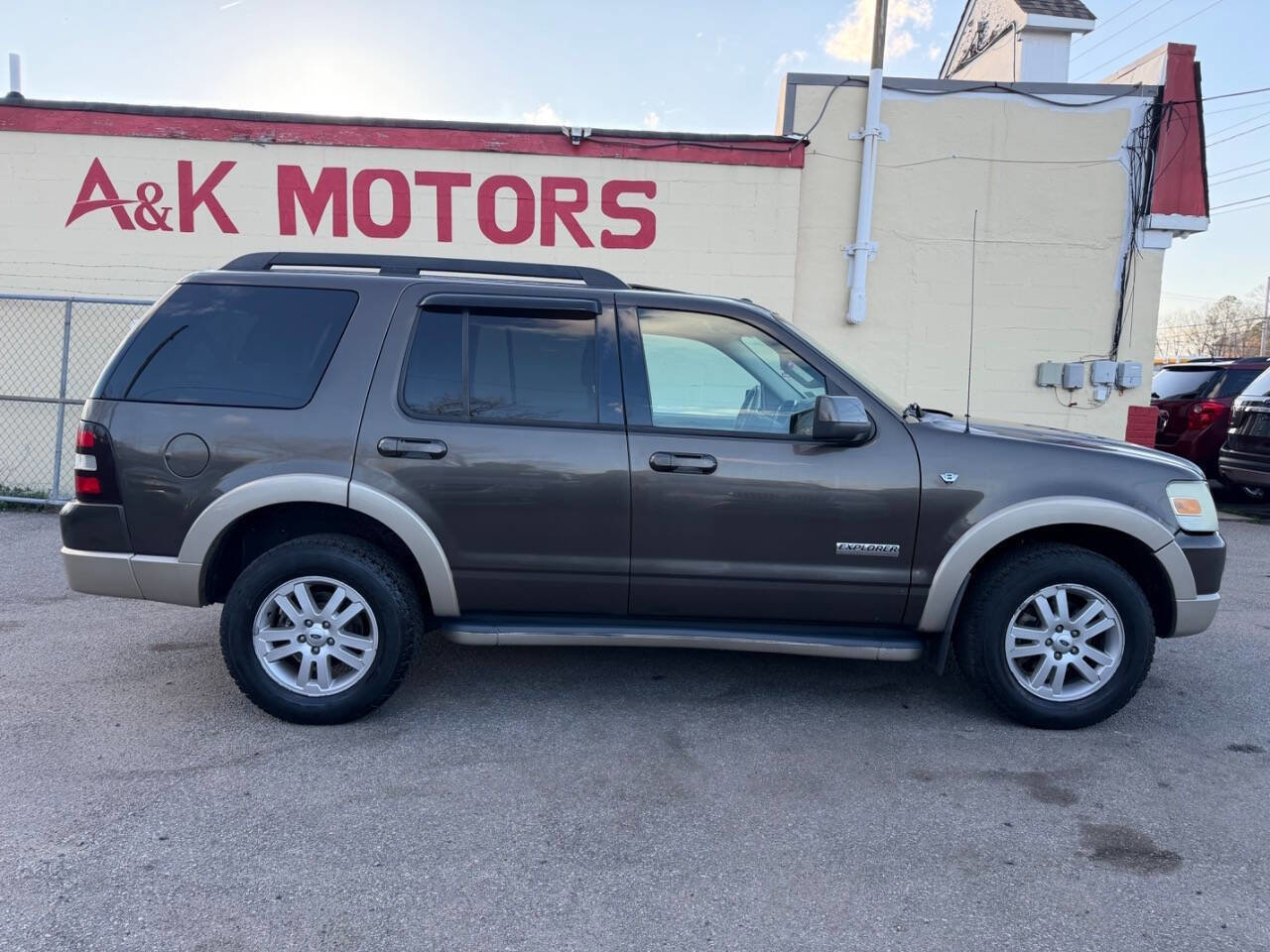 Used 2008 Ford Explorer Eddie Bauer image 5