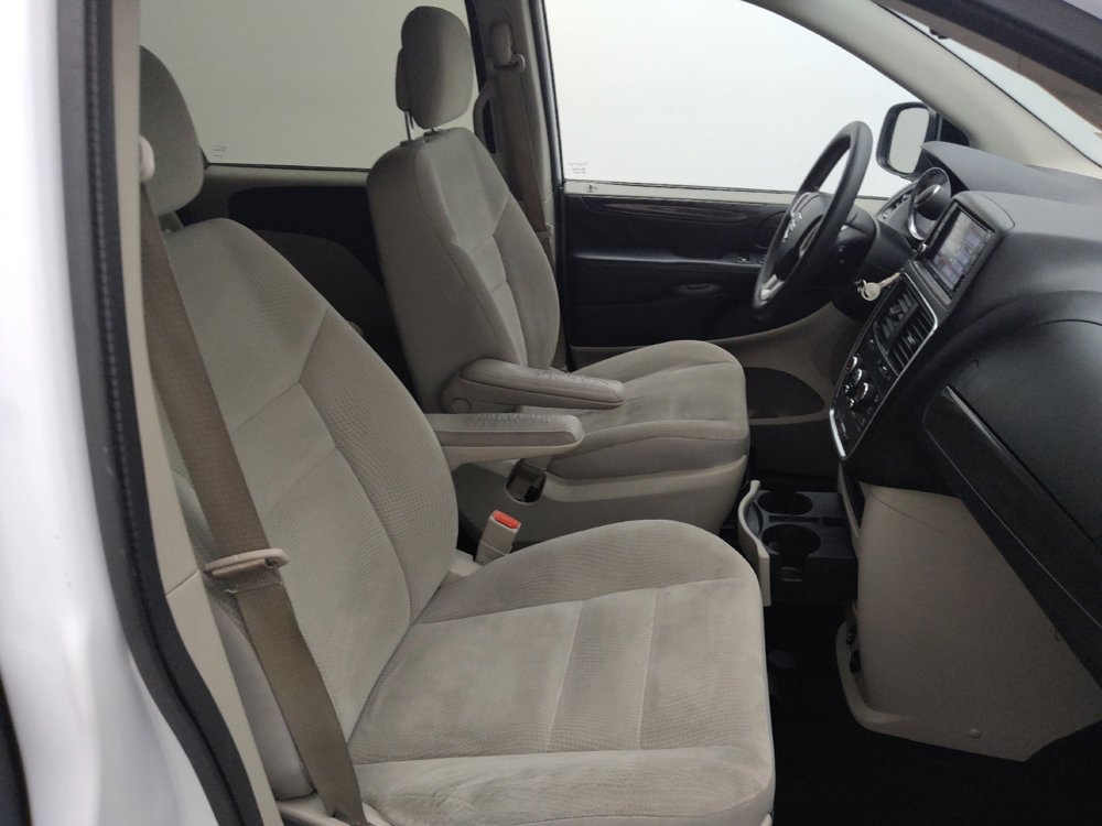 Used 2018 Dodge Grand Caravan SE w/ UConnect Hands-Free Group image 21