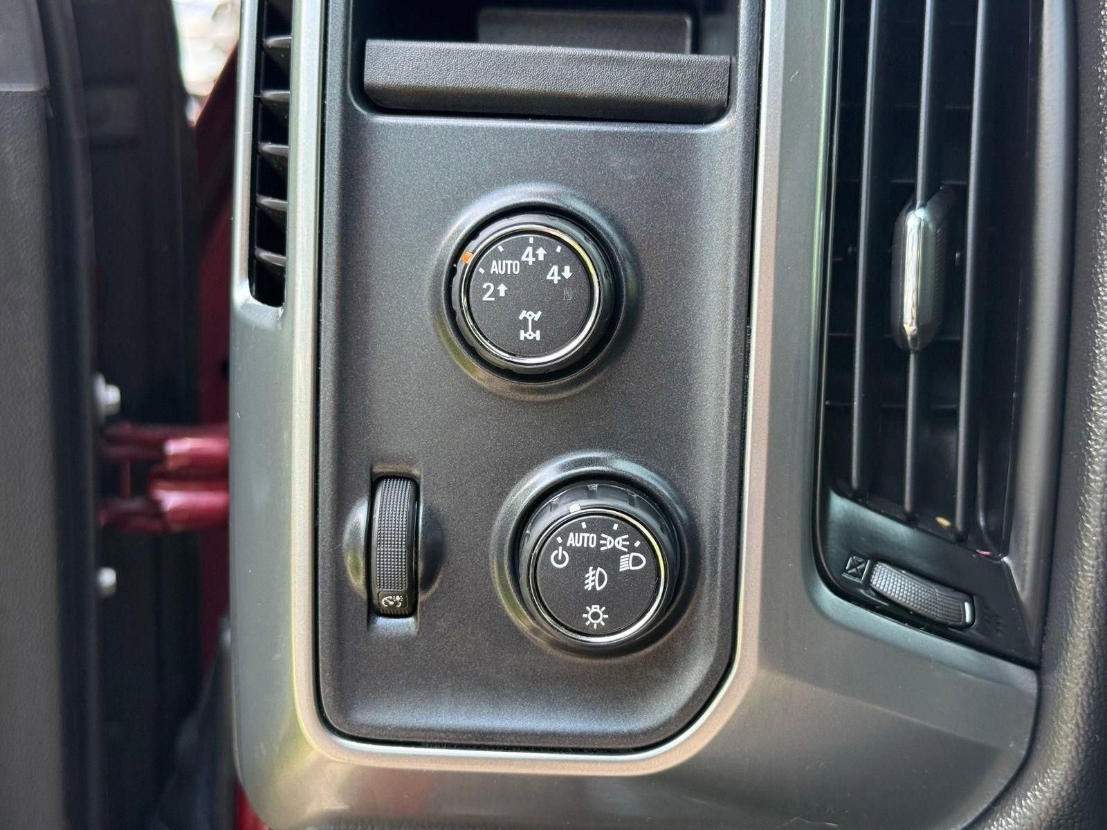 Used 2015 Chevrolet Silverado 1500 LT w/ LT Convenience Package AWD/4WD image 34